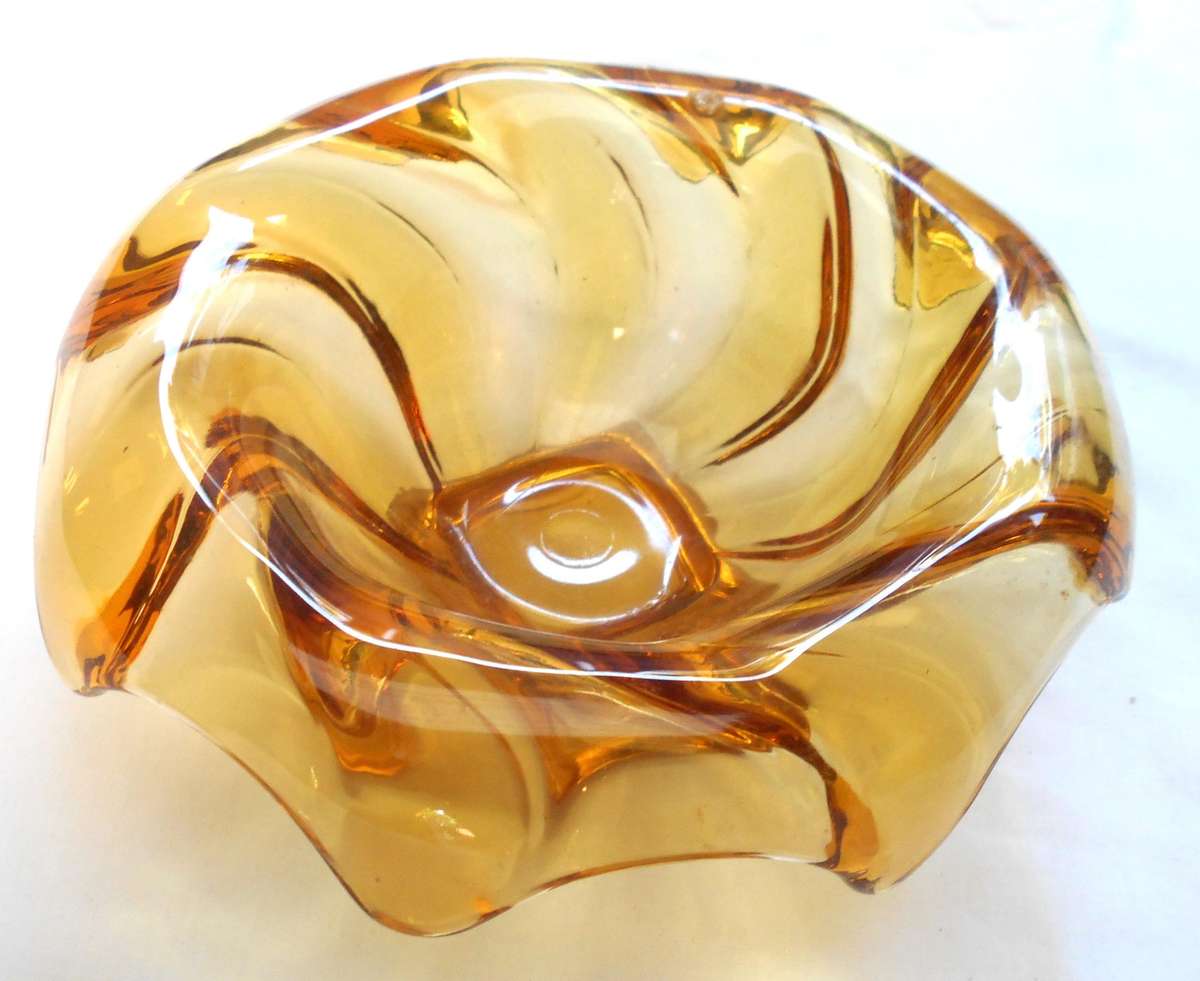 Vintage DAVIDSON Amber glass bowl with swirl -MADE IN ENGLAND-in excellent condition