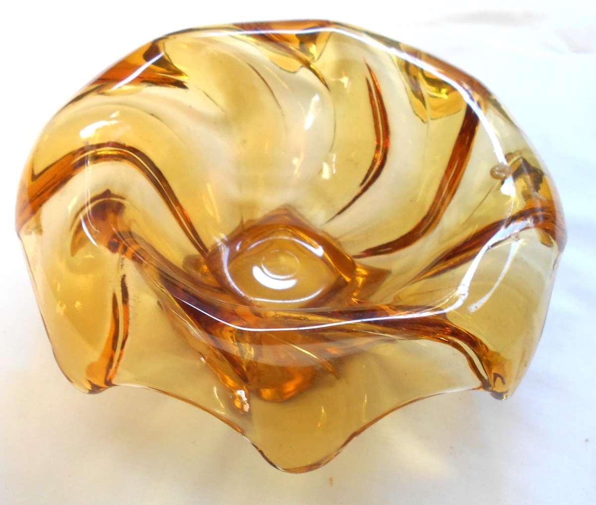 Vintage DAVIDSON Amber glass bowl with swirl -MADE IN ENGLAND-in excellent condition