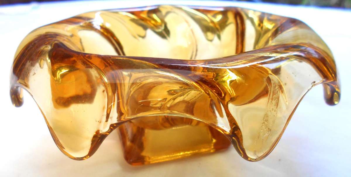 Vintage DAVIDSON Amber glass bowl with swirl -MADE IN ENGLAND-in excellent condition
