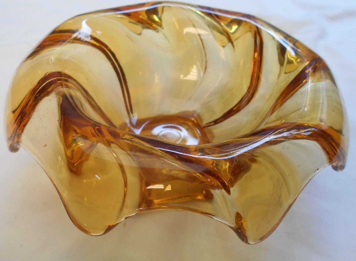 Vintage DAVIDSON Amber glass bowl with swirl -MADE IN ENGLAND-in excellent condition