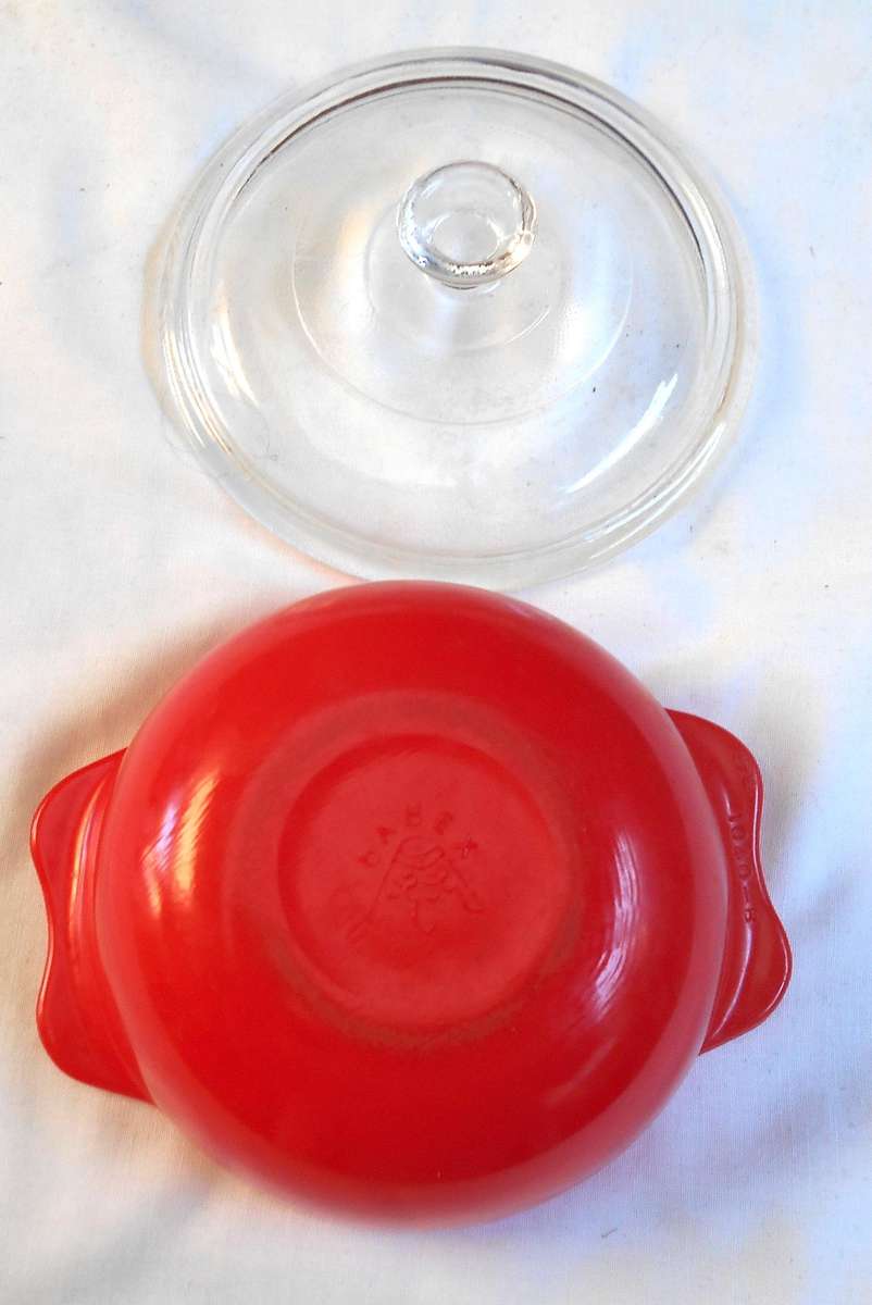 VINTAGE CUTEST FIRE ENGINE RED PYREX CASSEROLE DISH WITH CLEAR LID-11CM DIAMETER