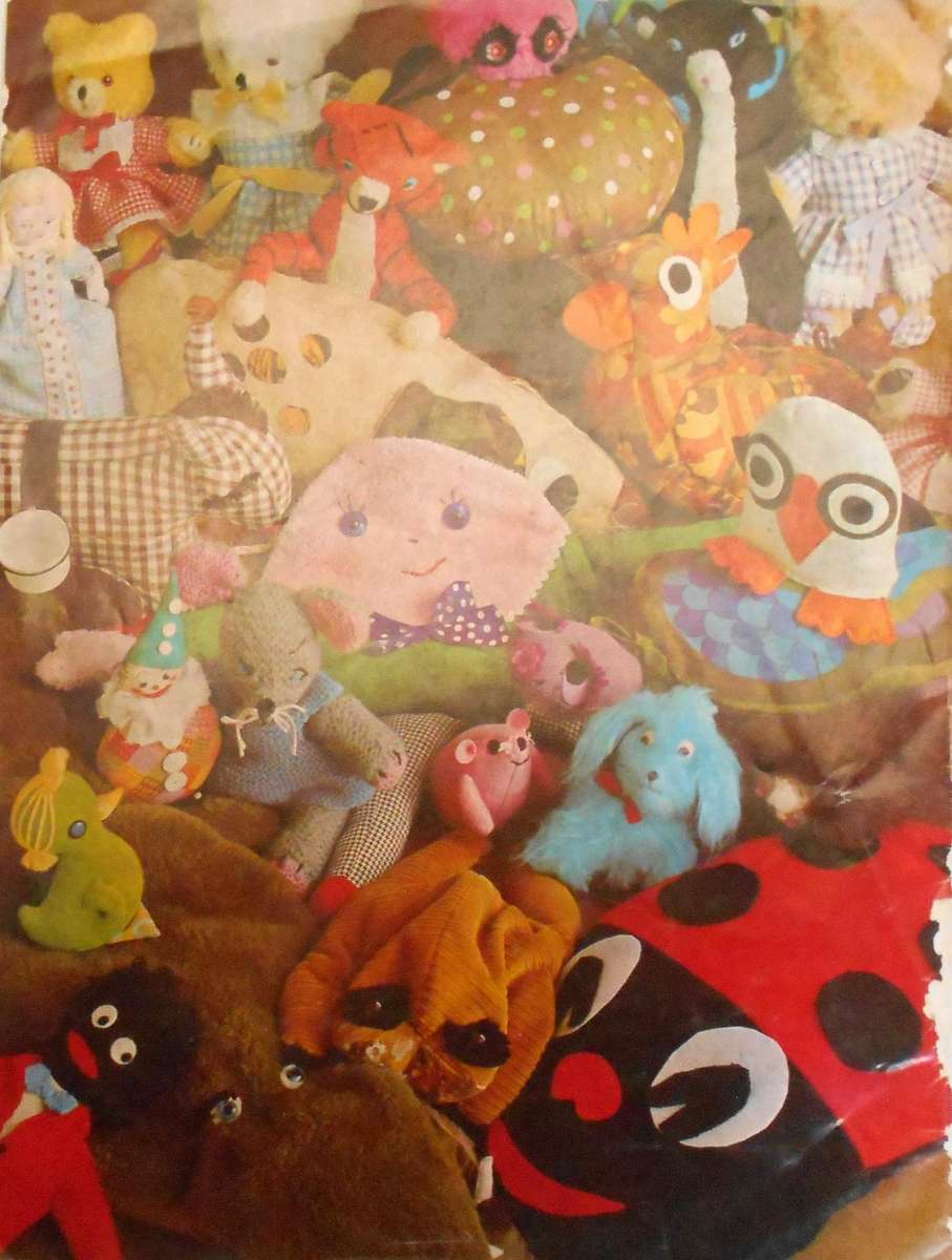 TOY TIME-34 COMPLETE DESIGNS TO MAKE-32 PAGE SOFT COVER-NEEDLES & PINS