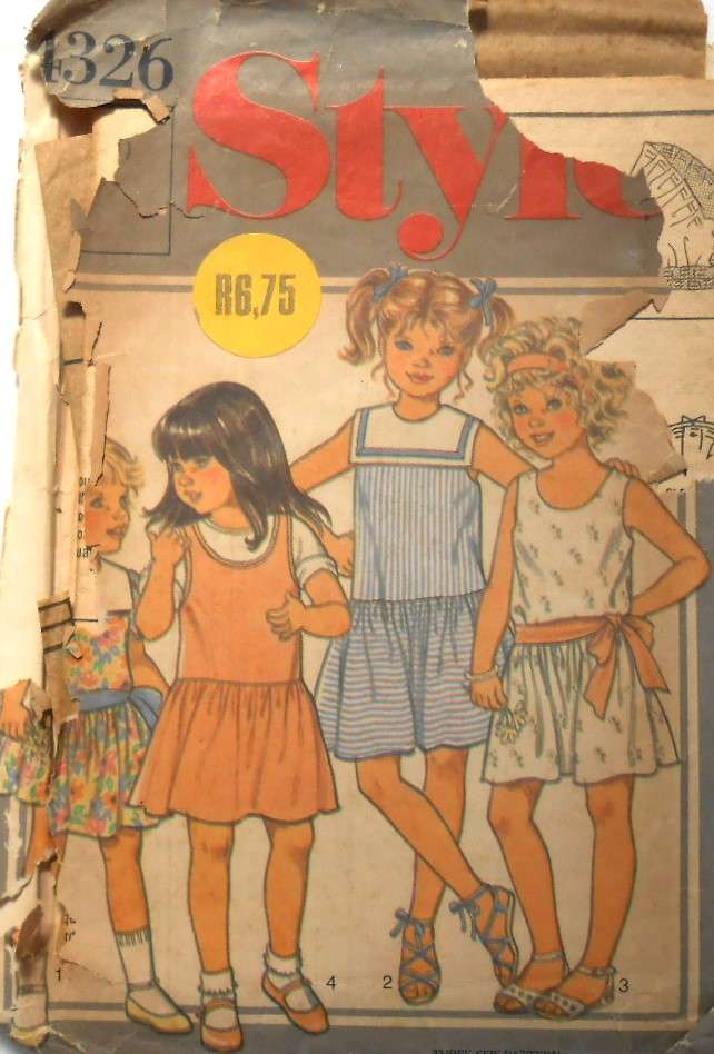 STYLE 4326 DRESS OR PINAFORE SIZE 2-3-4 YEARS COMPLETE-ZIPLOC