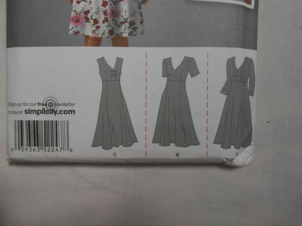 SIMPLICITY 2247 WOMANS DRESS FOR CUPS B-C-D SIZE 10-18 COMPLETE-UNCUT-F/FOLDED