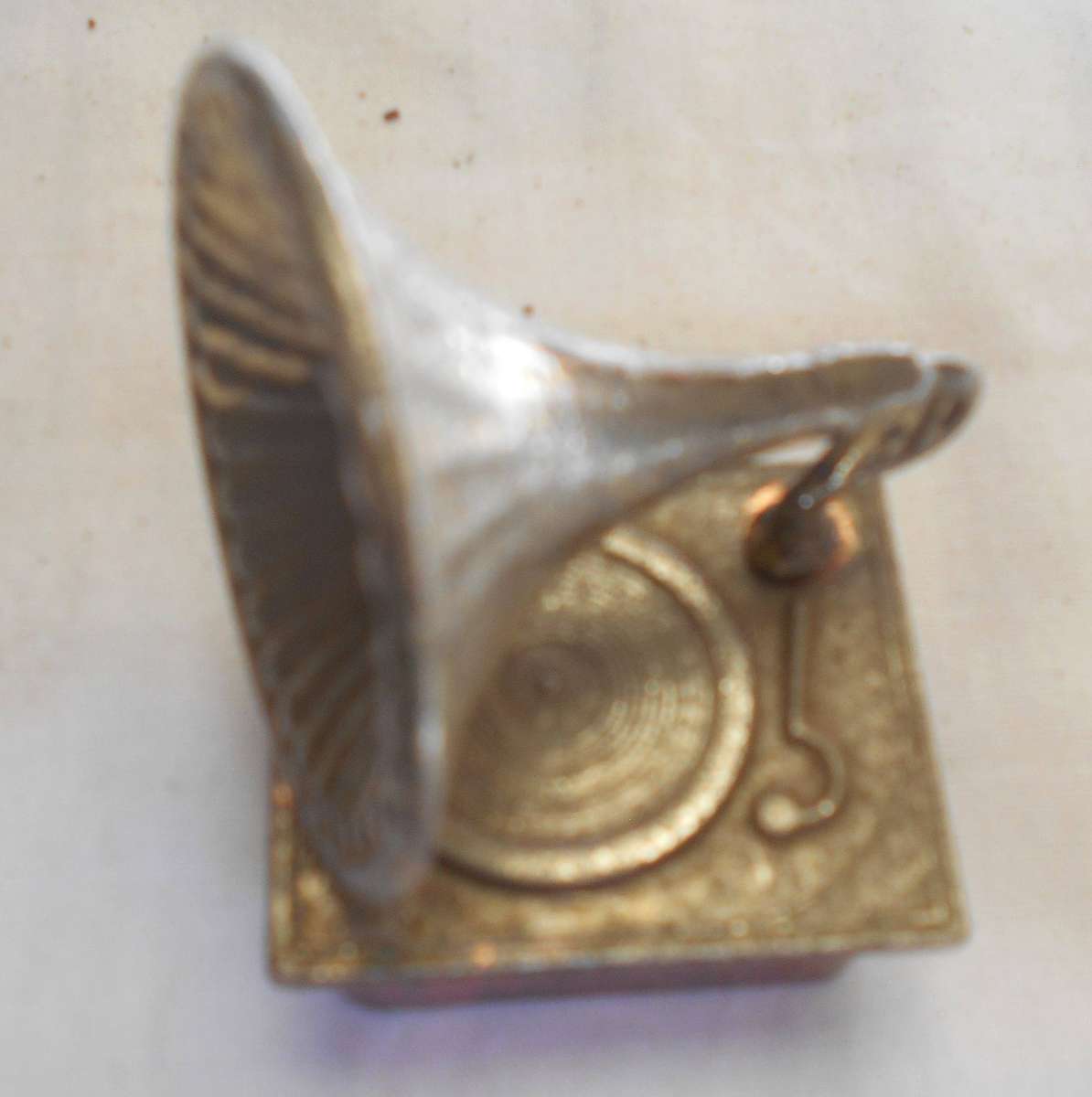 Copper & silver metal small Miniature Gramophone 5 cm (non-playing)