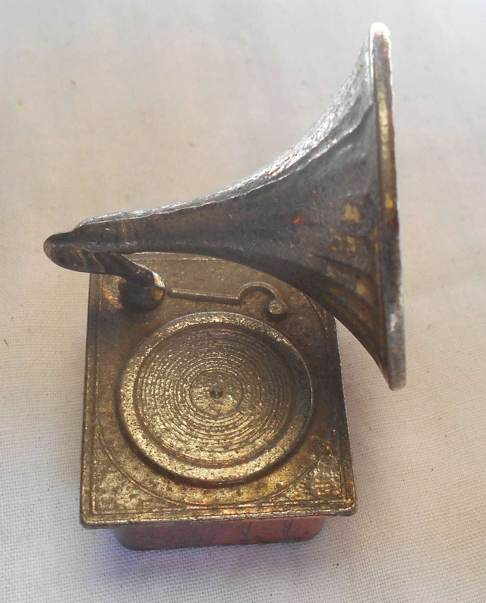 Copper & silver metal small Miniature Gramophone 5 cm (non-playing)