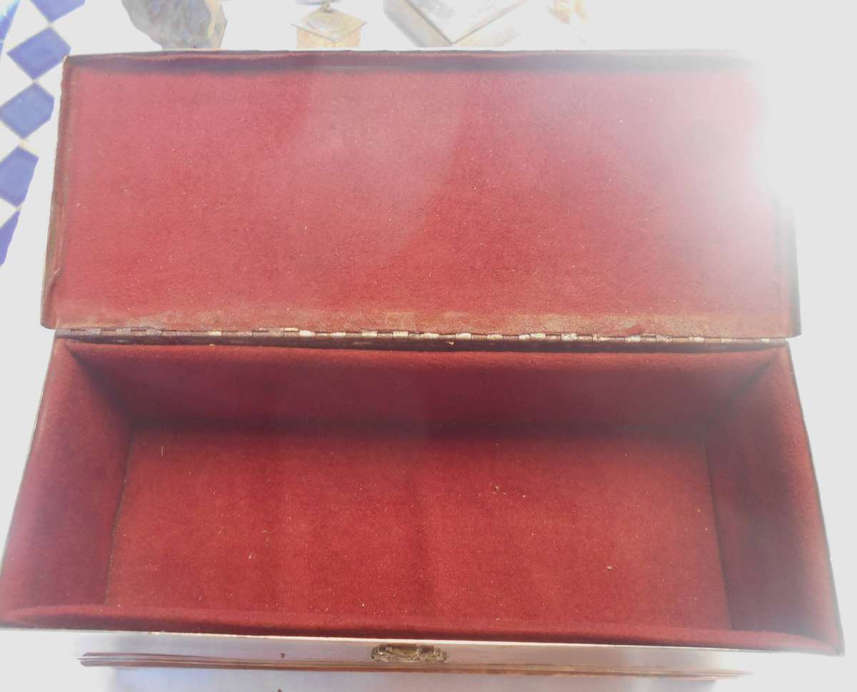 UNIQUE COPPER RHODESIAN PRESENTATION CASKET 1982 WITH RED VELVET LINING