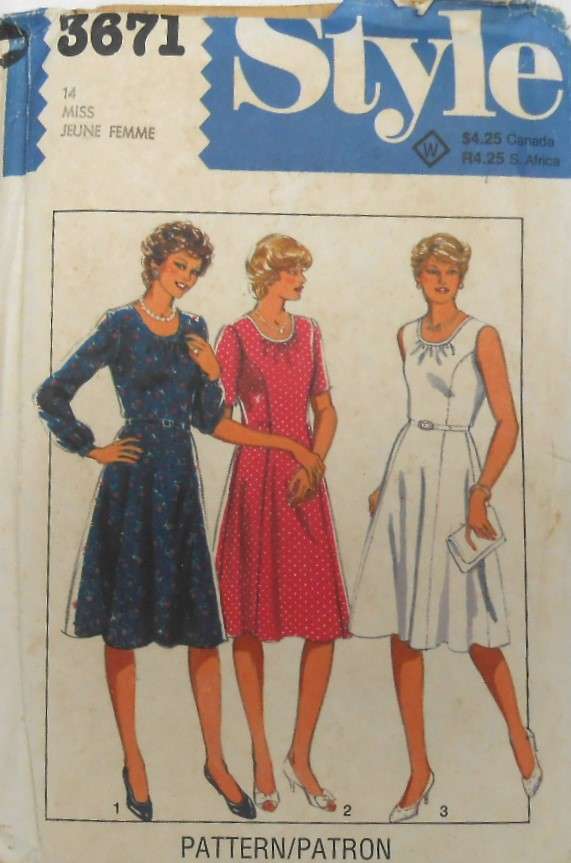 STYLE 3671 PANELLED DRESS SIZE 14 COMPLETE