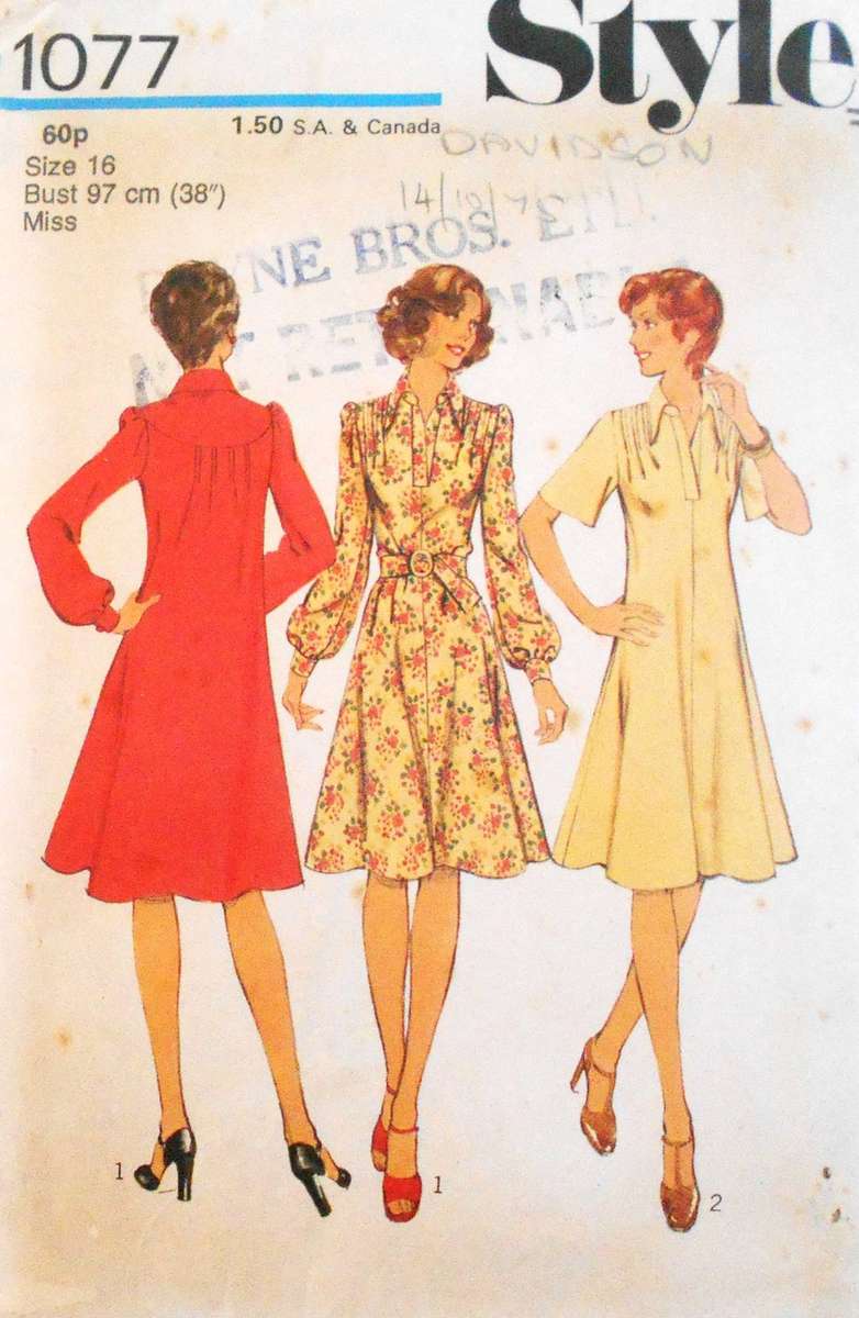 VINTAGE STYLE 1077 DRESS WITH BACK YOKE WITH TUCKS SIZE 16 BUST 97 CM COMPLETE