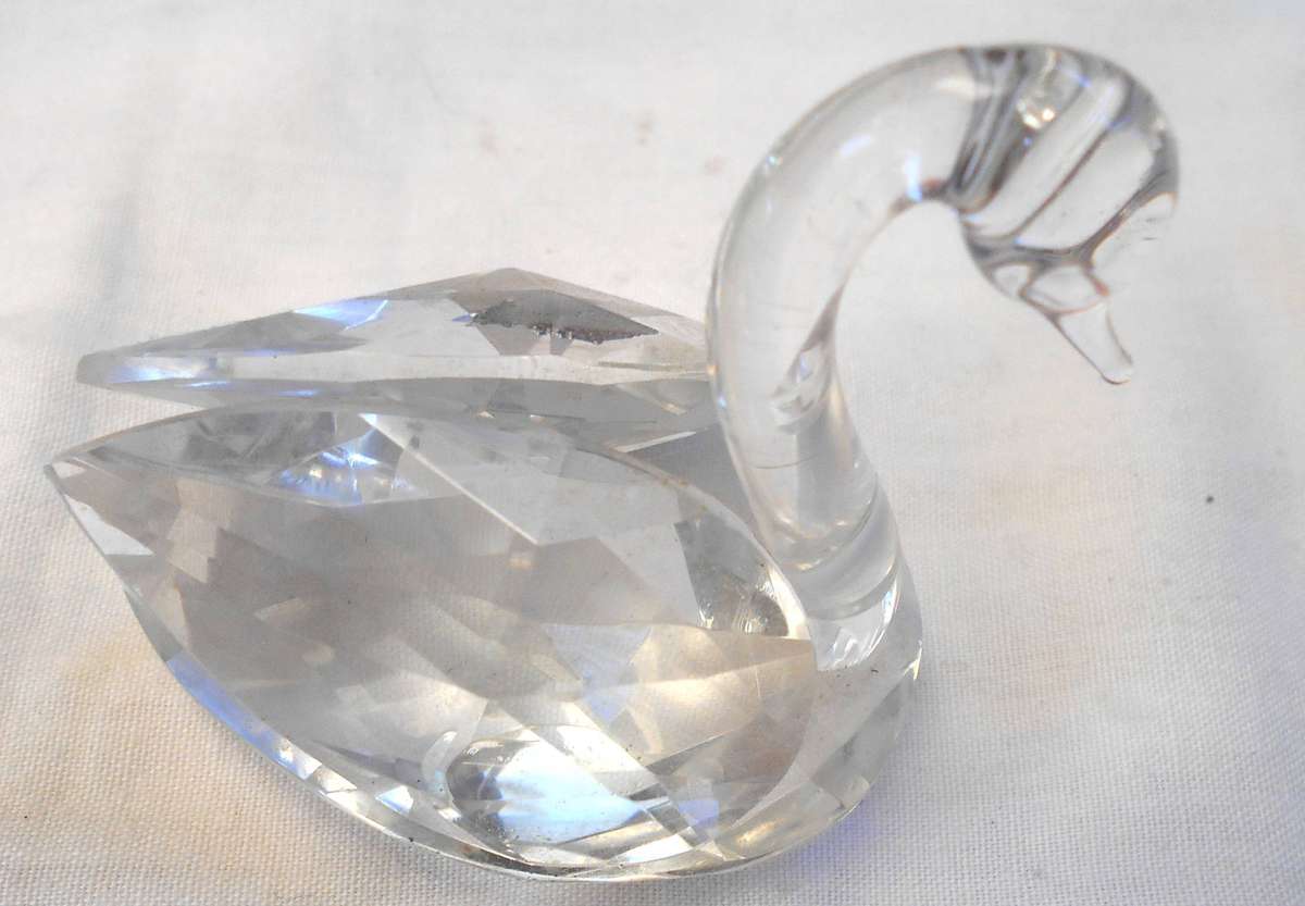 CRYSTAL GLASS SWAN