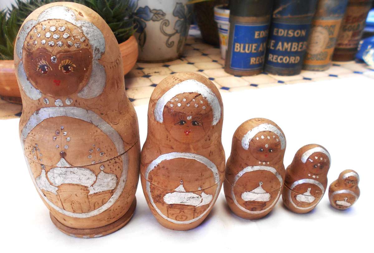 VINTAGE MATRYOSHKA DOLLS - SILVER PAINTED (RUSSIAN NESTING DOLLS) SET OF 5