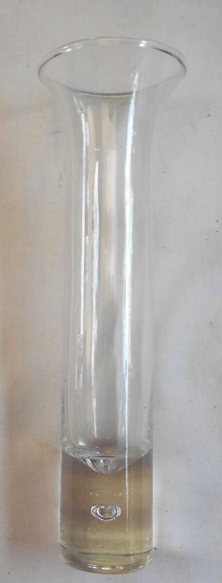 STUNNING CLEAR SPECIMEN VASE 20.5 CM IN HEIGHT