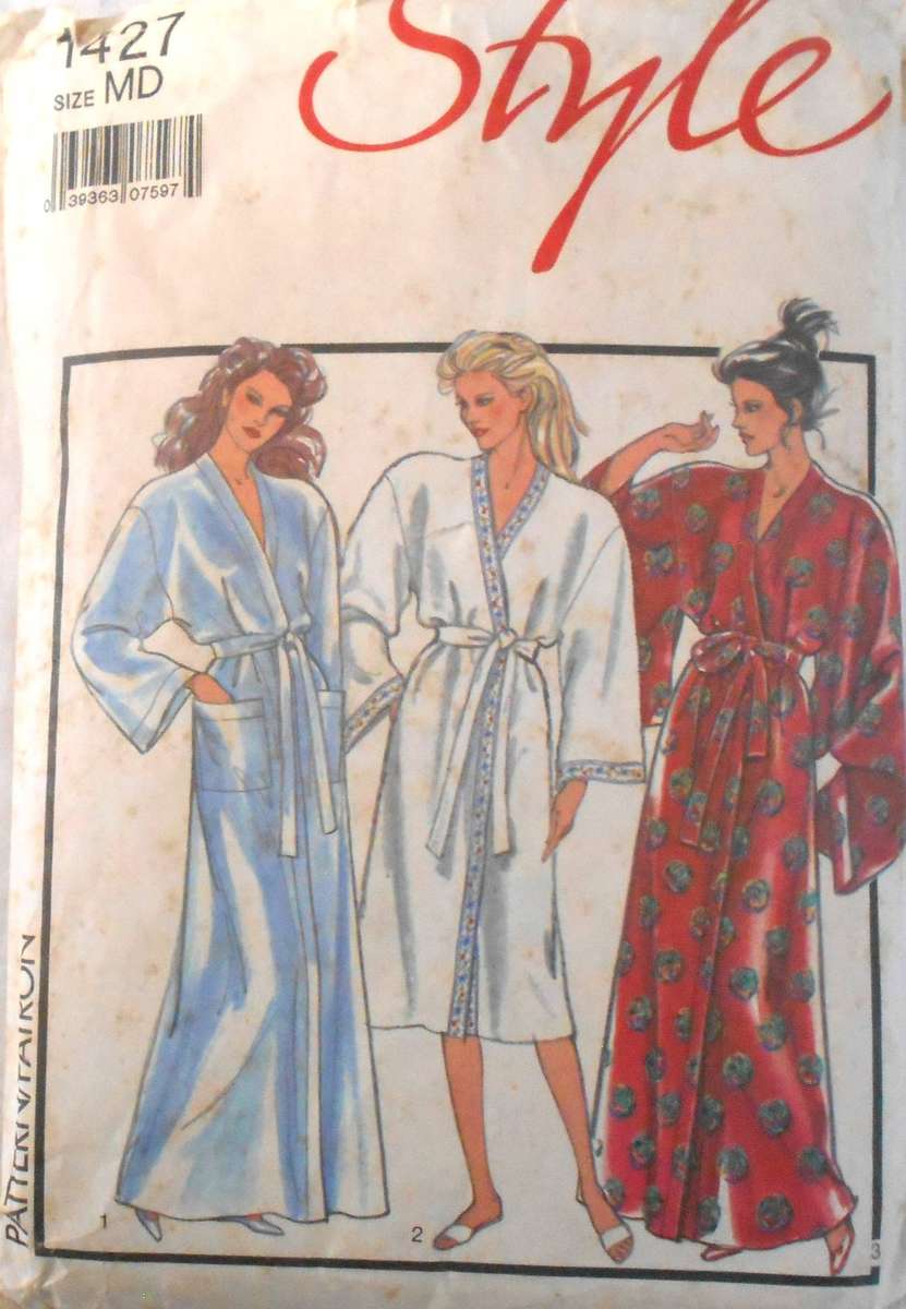 STYLE 1427 ROBE IN 2 LENGTHS SIZE MEDIUM 14-16 COMPLETE