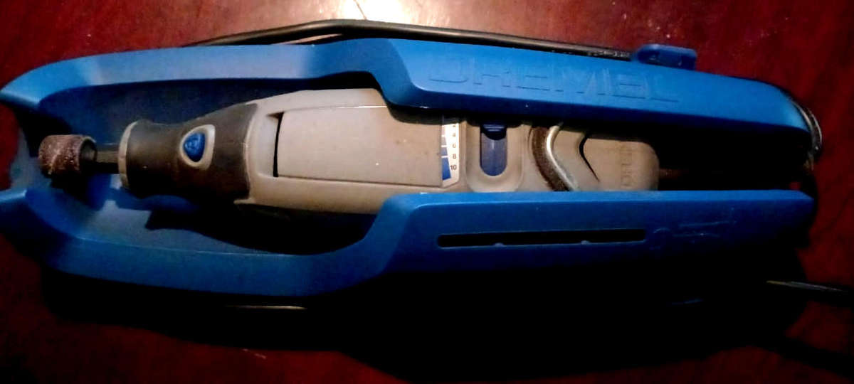 Dremel 3000 with accessories