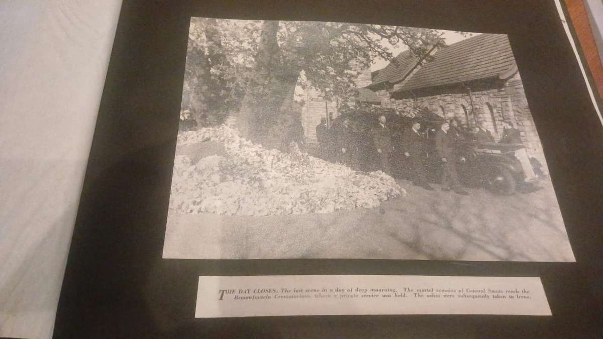 Jan Christiaan Smuts Memorial Album 1870 - 1950 ( in slipcase)