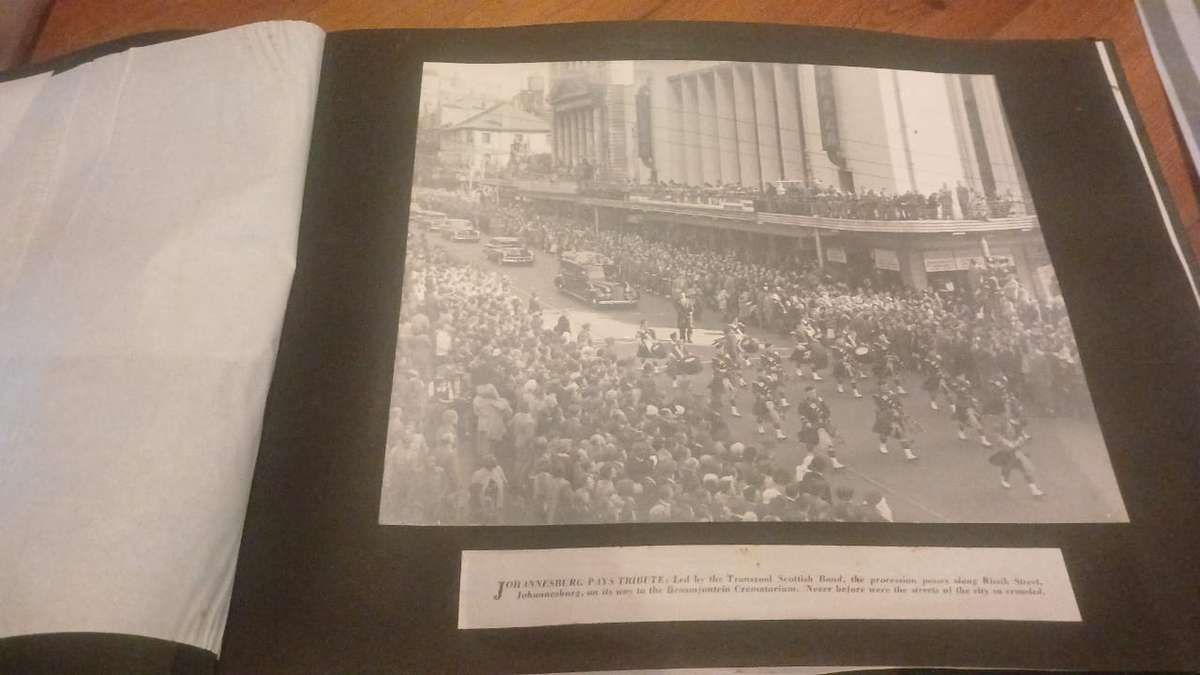 Jan Christiaan Smuts Memorial Album 1870 - 1950 ( in slipcase)