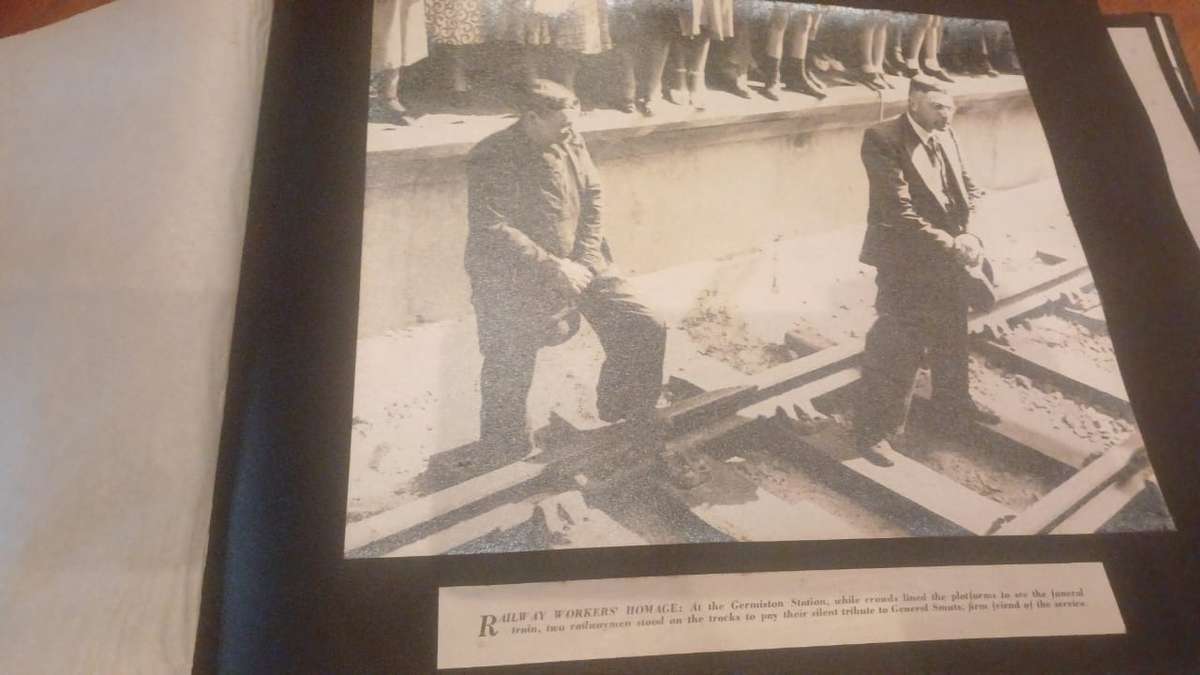 Jan Christiaan Smuts Memorial Album 1870 - 1950 ( in slipcase)