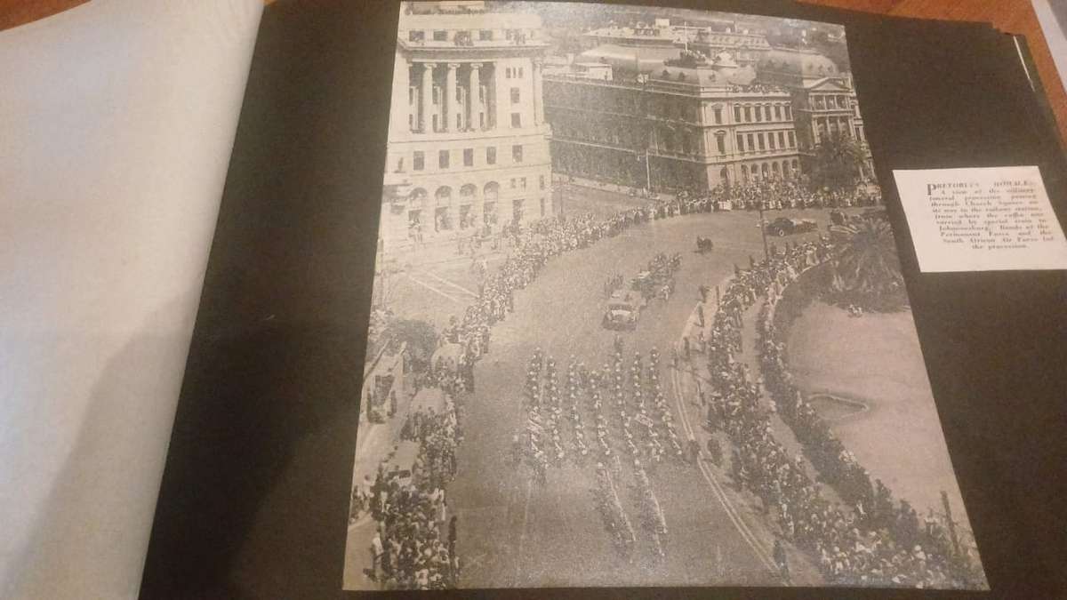 Jan Christiaan Smuts Memorial Album 1870 - 1950 ( in slipcase)