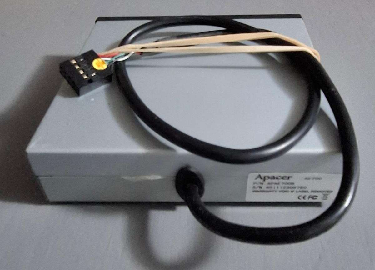 Apacer AE700 Embedded Card Reader for Desktops