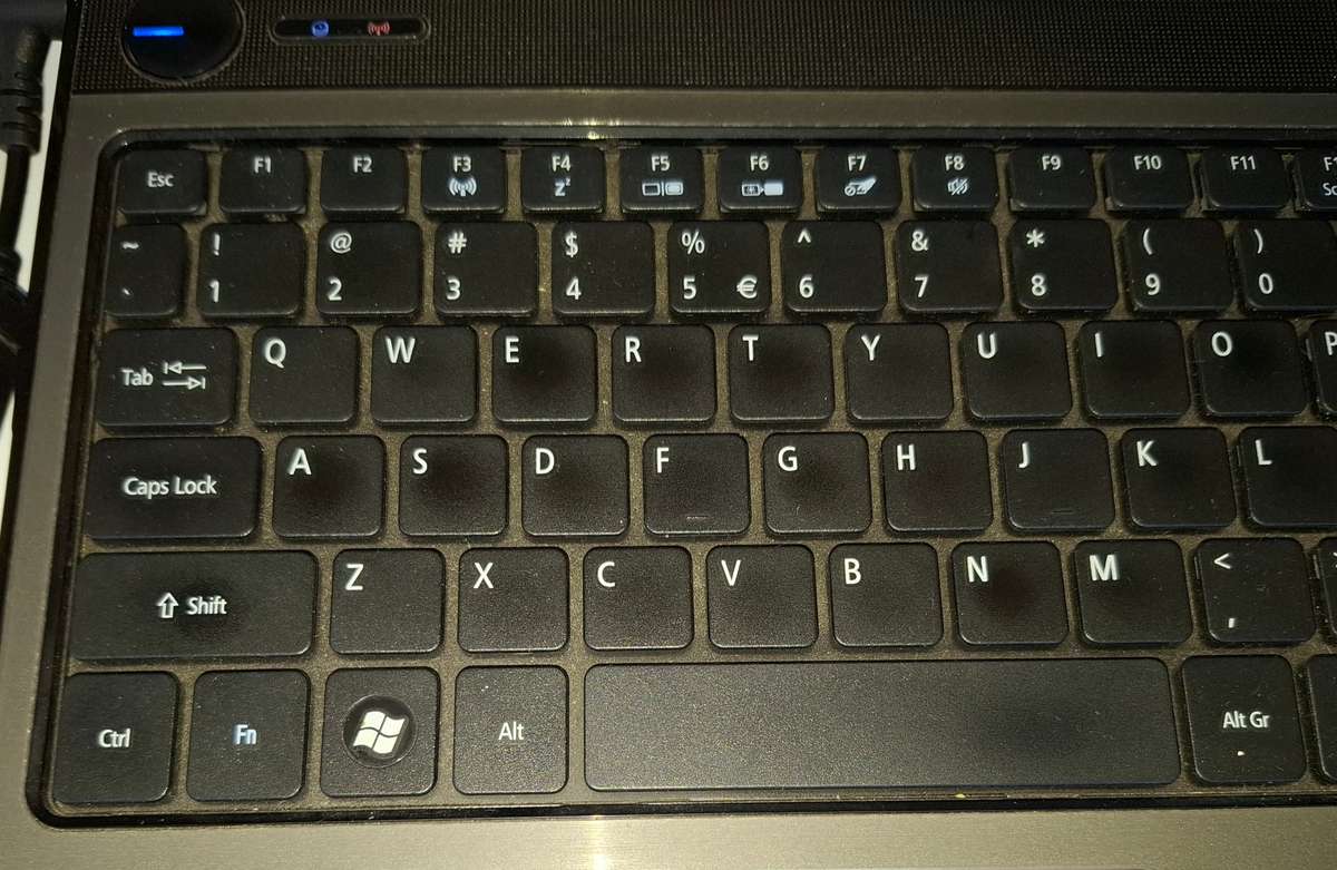 Acer 5741 Laptop i3 2.13GHZ CPU M330 4GB Ram 500Gb Hard Drive