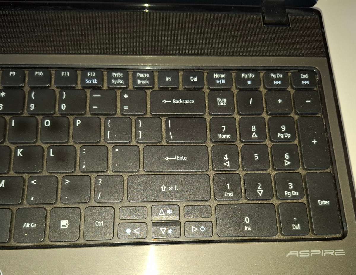 Acer 5741 Laptop i3 2.13GHZ CPU M330 4GB Ram 500Gb Hard Drive