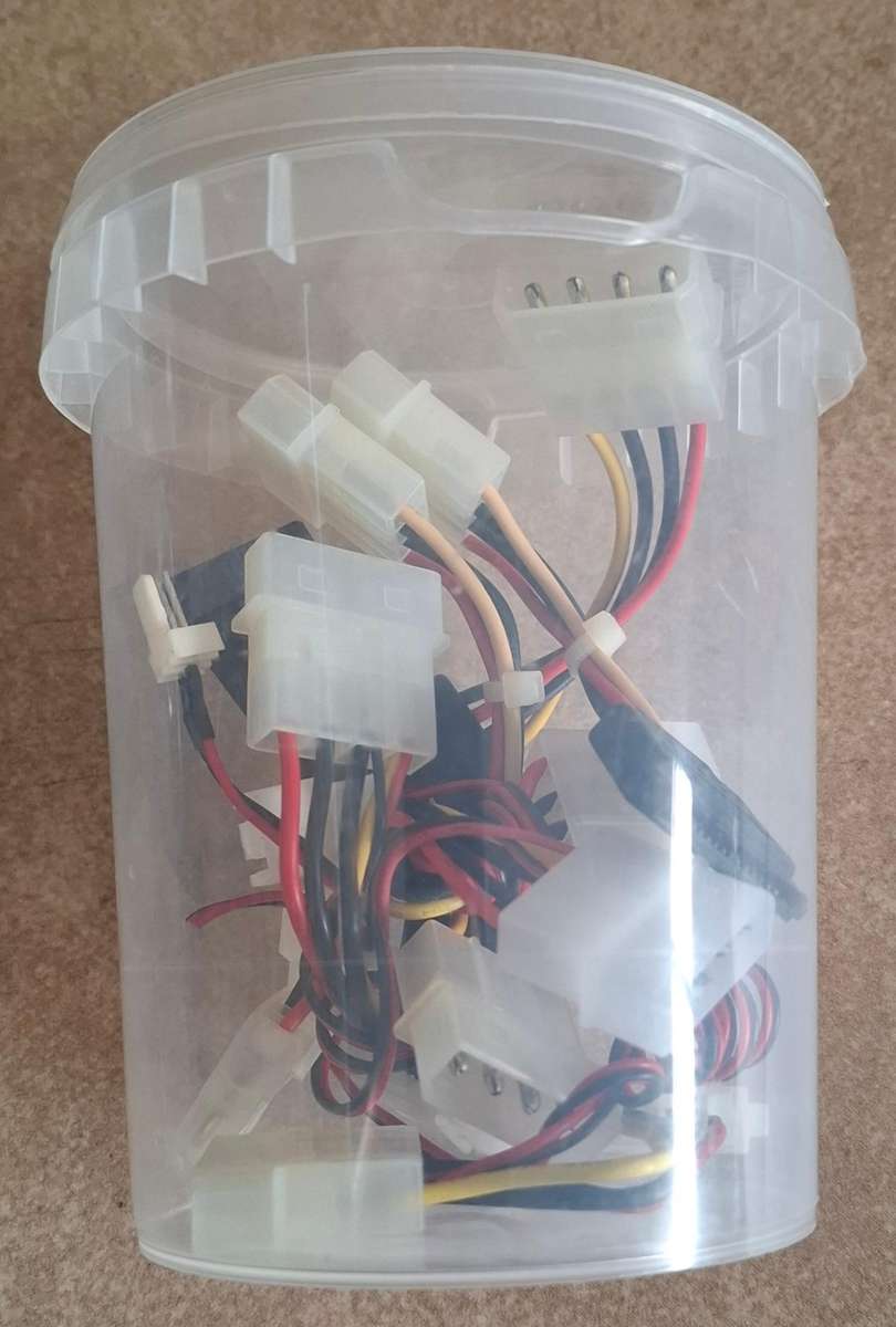 Set Of 7 Molex & Sata Connector Cables