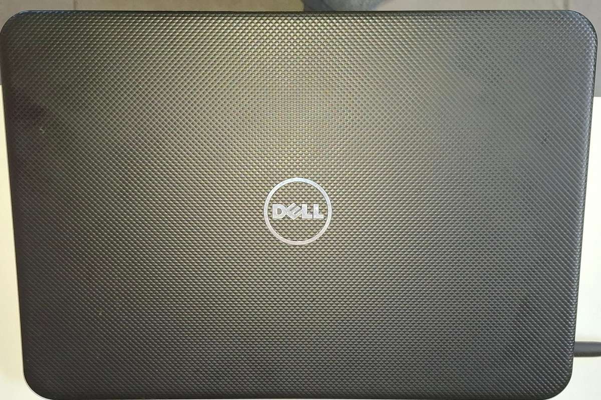 Dell Inspiron 3521 i3 2375M 1.5GHZ CPU 240GB Solid State Drive 4GB Ram Linux Mint Cinnamon