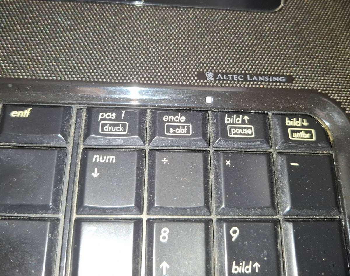 Hp Pavillion DV7 Laptop Model Dv7-3170 i5 2.4GHZ CPU 4GB Ram