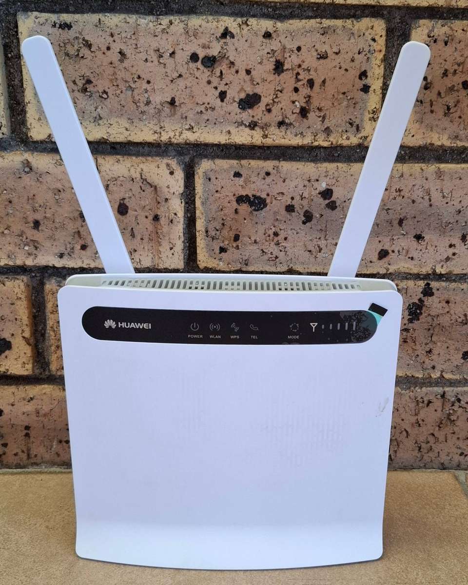 Huawei 4G LTE B593 Wireless Simcard Router Including Antennas & 4 Lan Ports