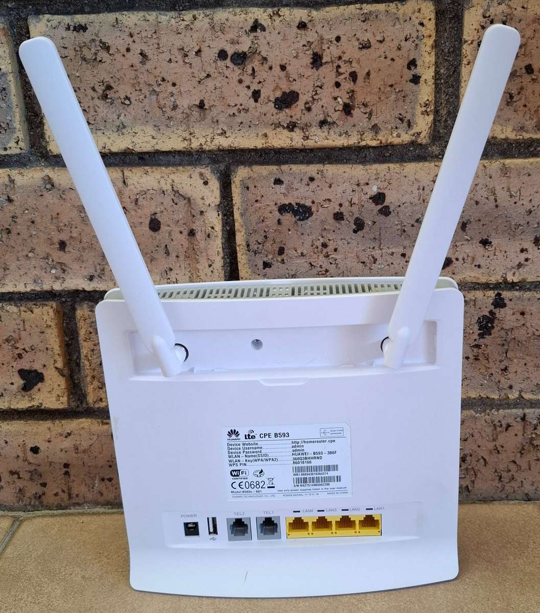 Huawei 4G LTE B593 Wireless Simcard Router Including Antennas & 4 Lan Ports