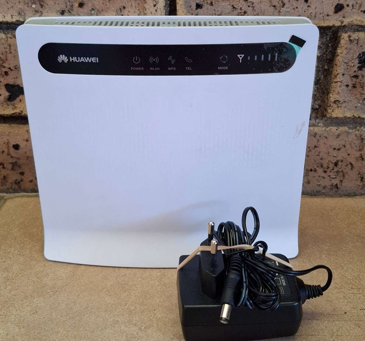 Huawei 4G LTE B593 Wireless Simcard Router Including Antennas & 4 Lan Ports