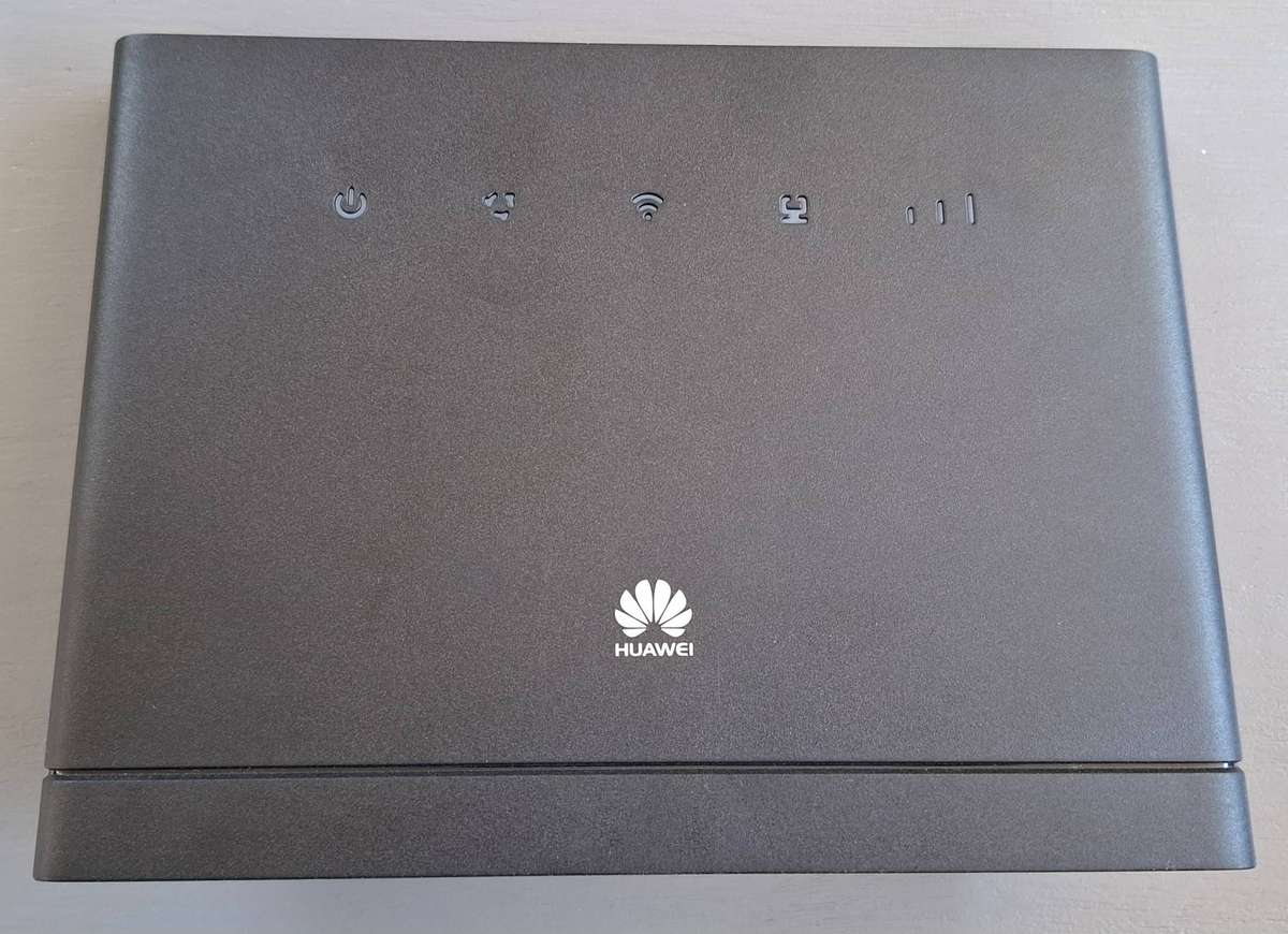 Huawei LTE B315 Wifi Router Including Mini Battery Backup Charger Adapter & Antennas