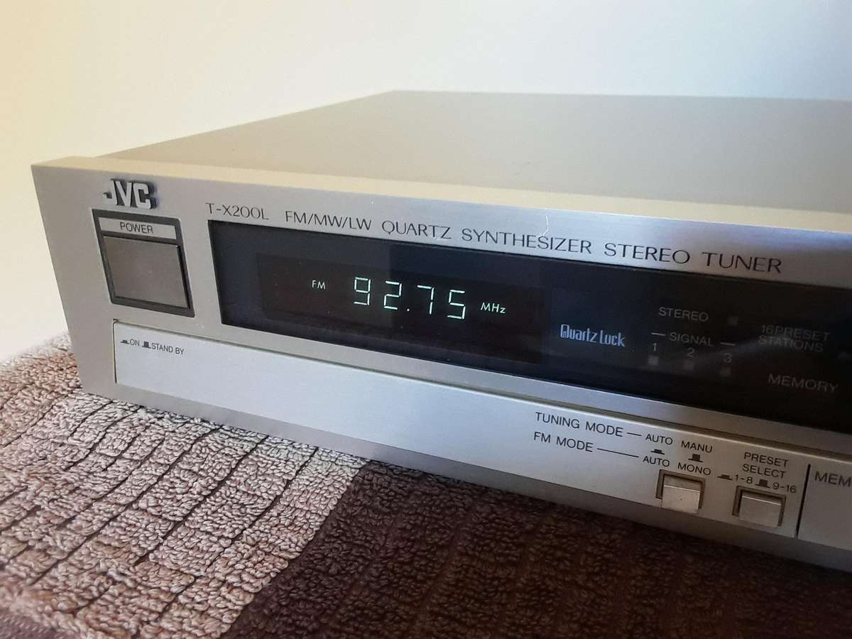 JVC T-X200L FM AM Quartz Synthesizer Stereo Tuner