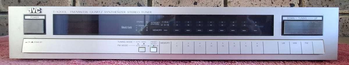 JVC T-X200L FM AM Quartz Synthesizer Stereo Tuner