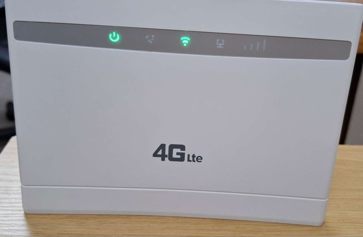 4G LTE Wifi Router With Sim Card Slot & Wan Port