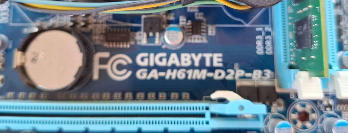 Gigabyte H61M-D2P-B3 Rev 1 Motherboard Bundle Intel Core i3 2120 3.3GHZ CPU 4GB Ram