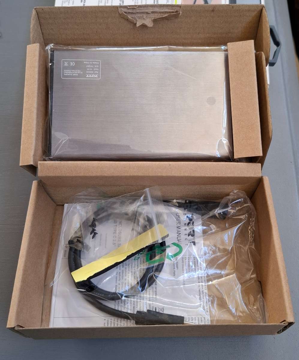 Port Connect 2.5 inch USB3 Sata or SSD Hard Drive External Portable Enclosure