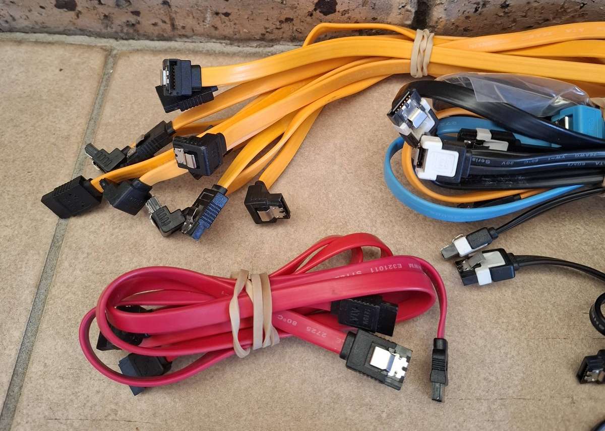 Bundle Set Of Sata Cables