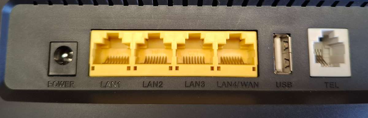 Huawei B525S-65A 300mbps WiFi Router With Wan and USB Port