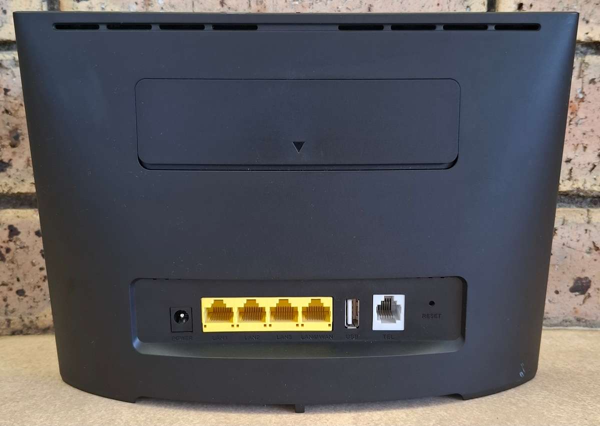 Huawei B525S-65A 300mbps WiFi Router With Wan and USB Port