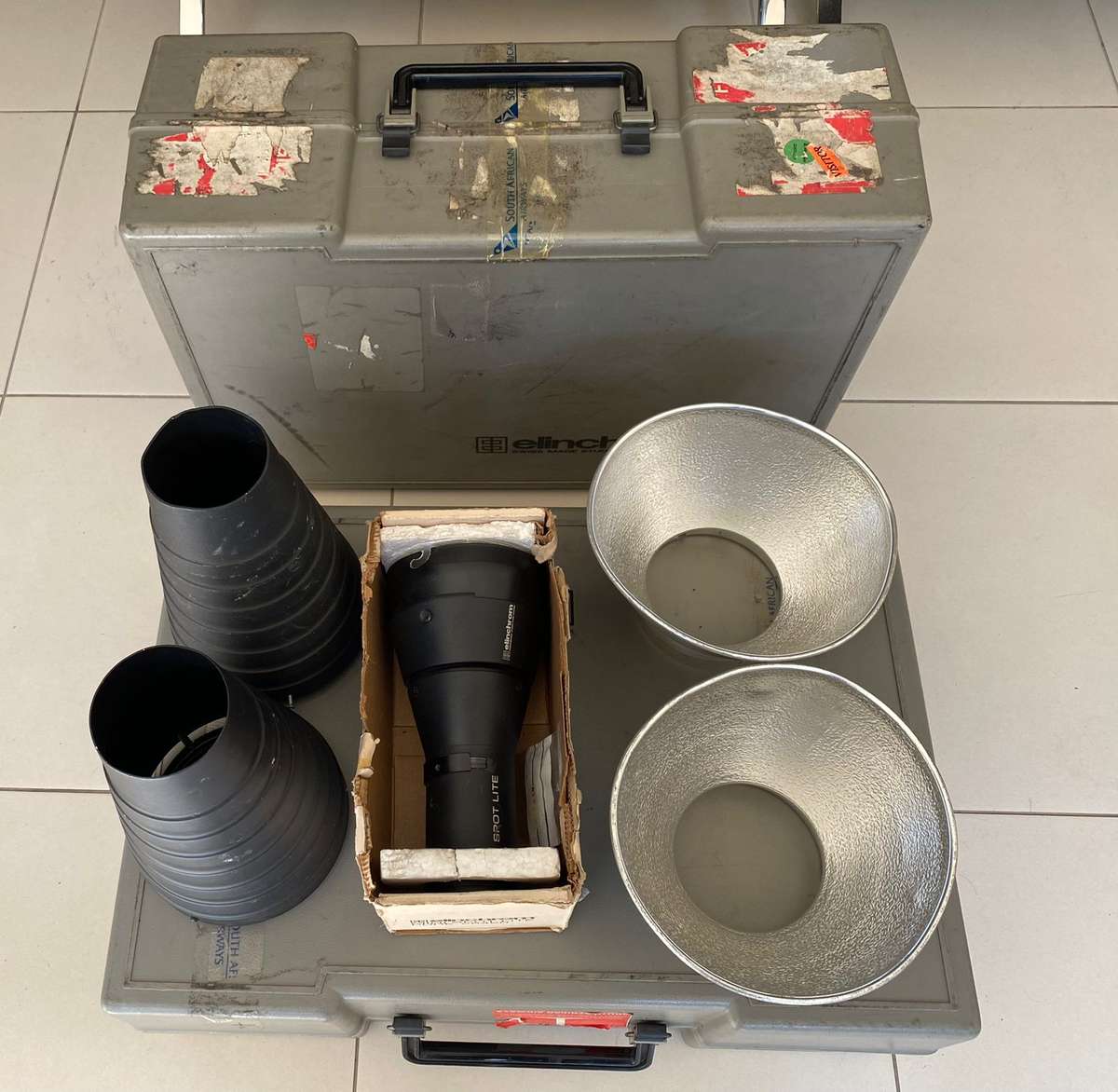 Photographic - Elinchrom studio flash set (2 suitcases - 6 lights)