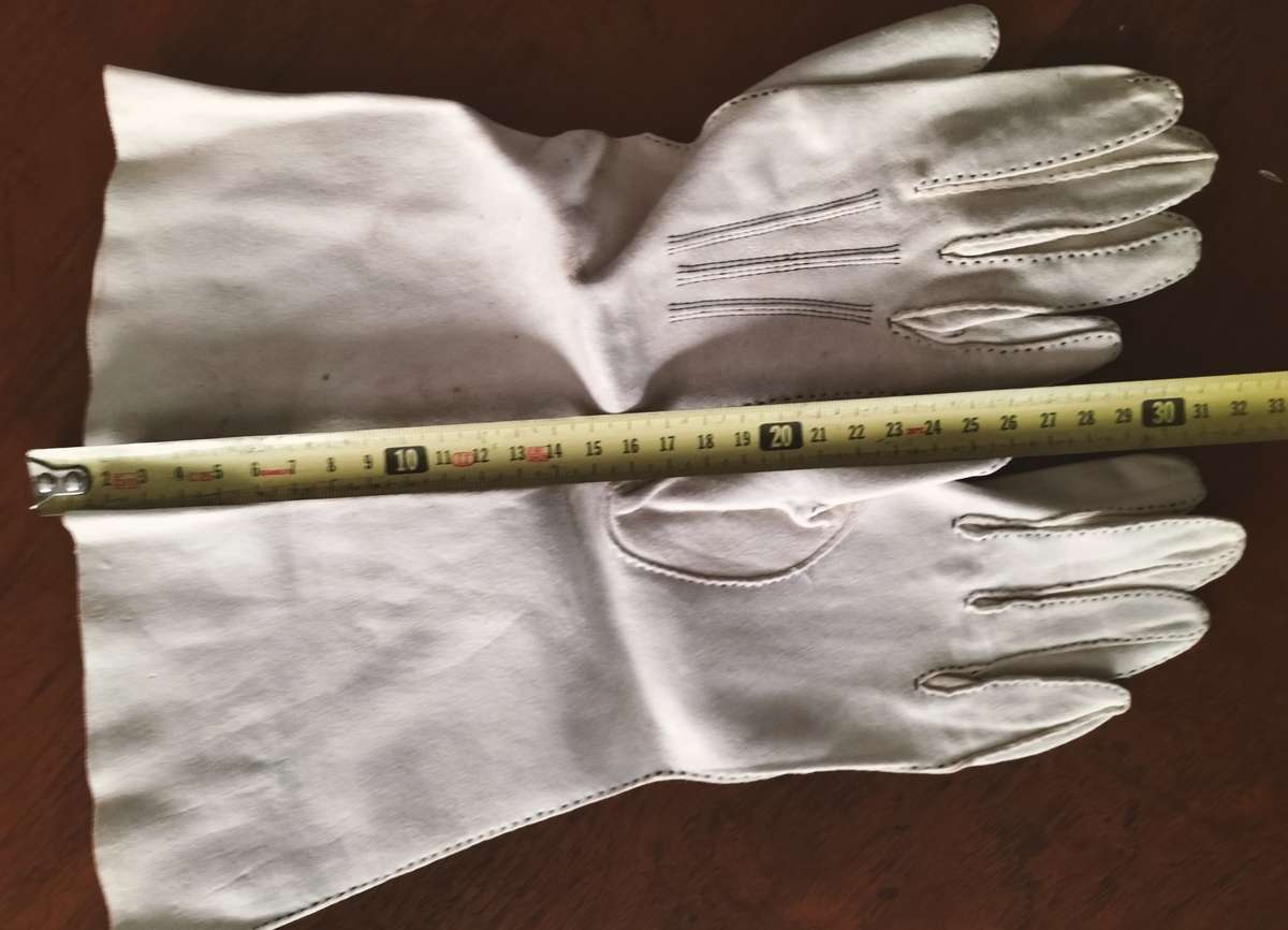 Vintage gloves - size unknown
