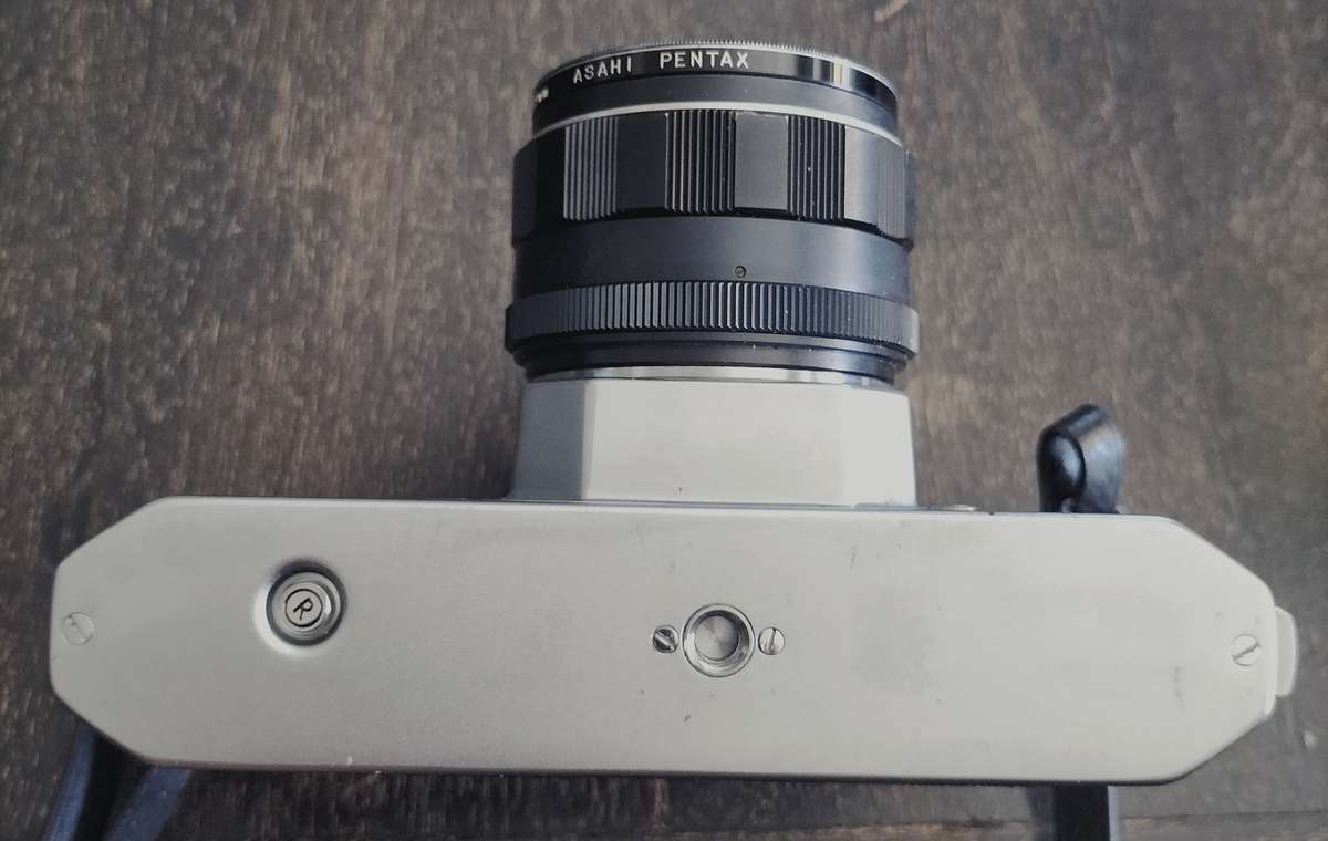 Pentax SV camera with Super Takumar lens and meter(MD19)