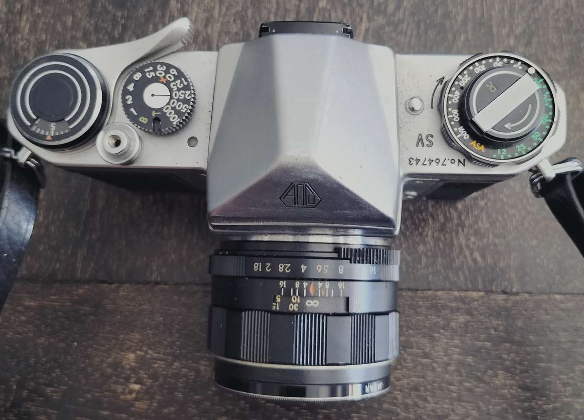 Pentax SV camera with Super Takumar lens and meter(MD19)