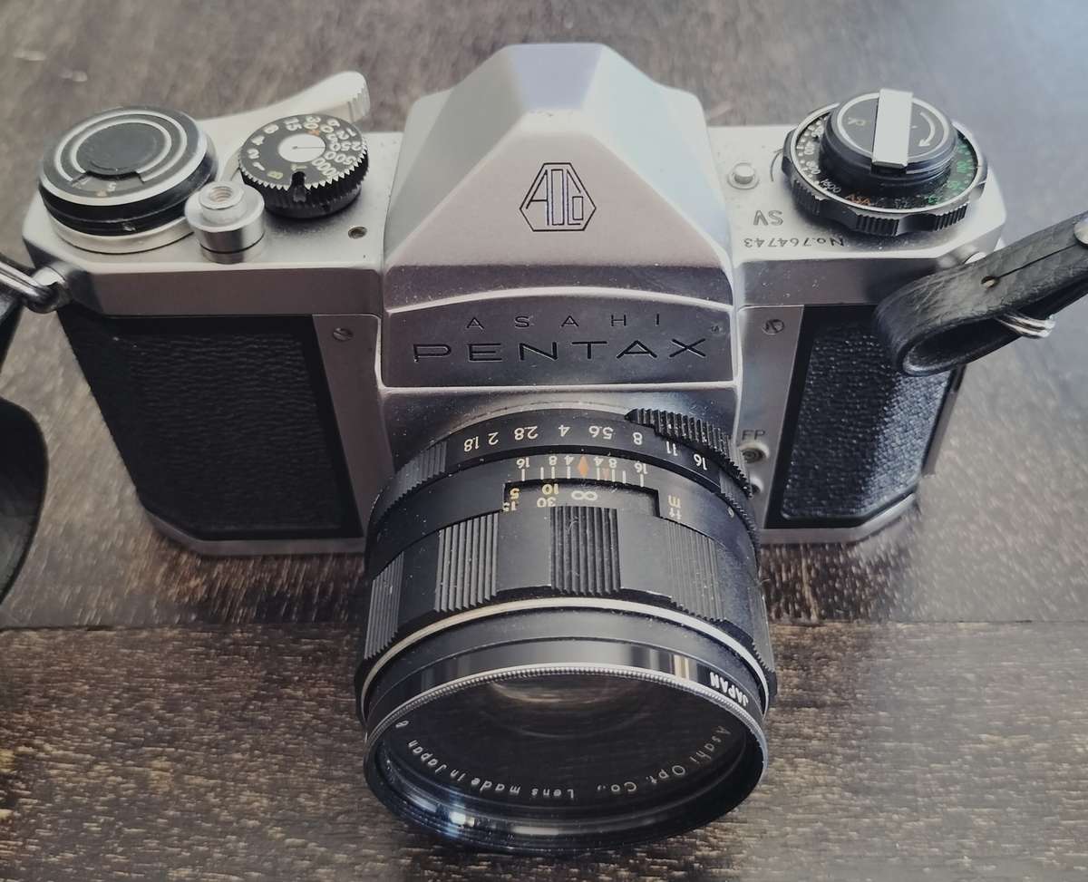 Pentax SV camera with Super Takumar lens and meter(MD19)