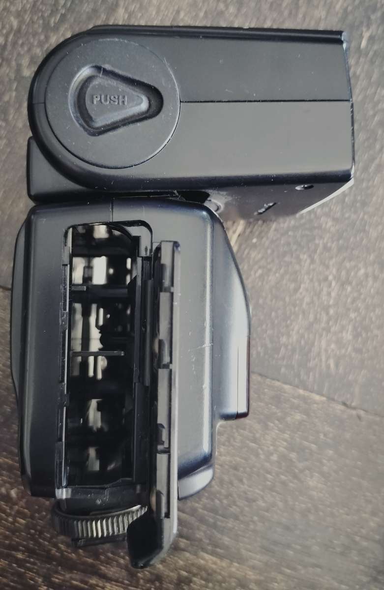 Nikon Speed light SB-28 (MD17)