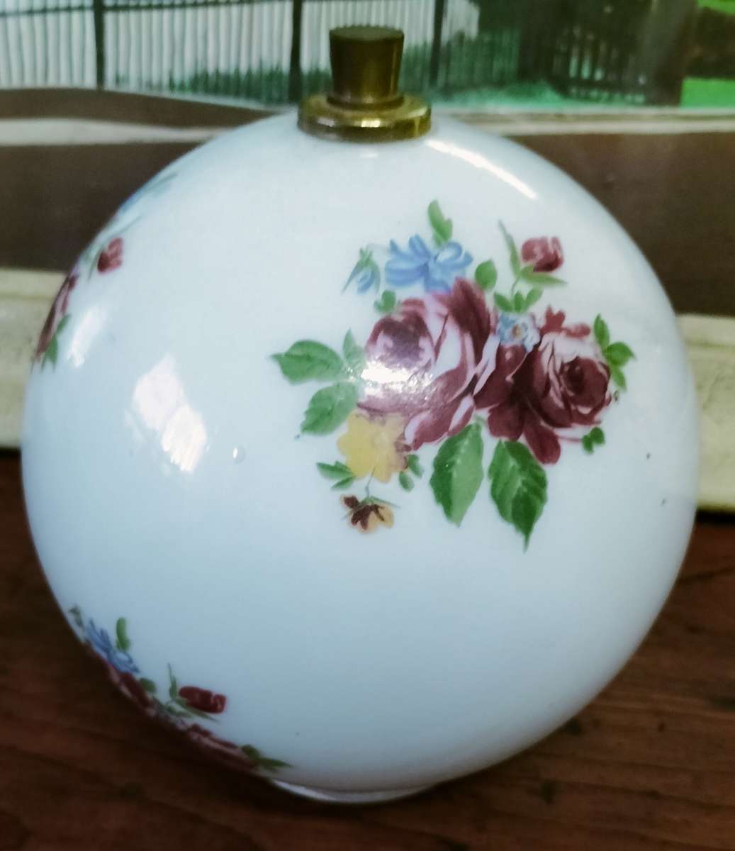 Vintage lamp / ceiling light (with flower pattern)