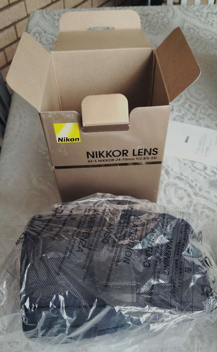 Vintage Nikon lens - AF S 24-70mm f2.8 G ED (MC6)