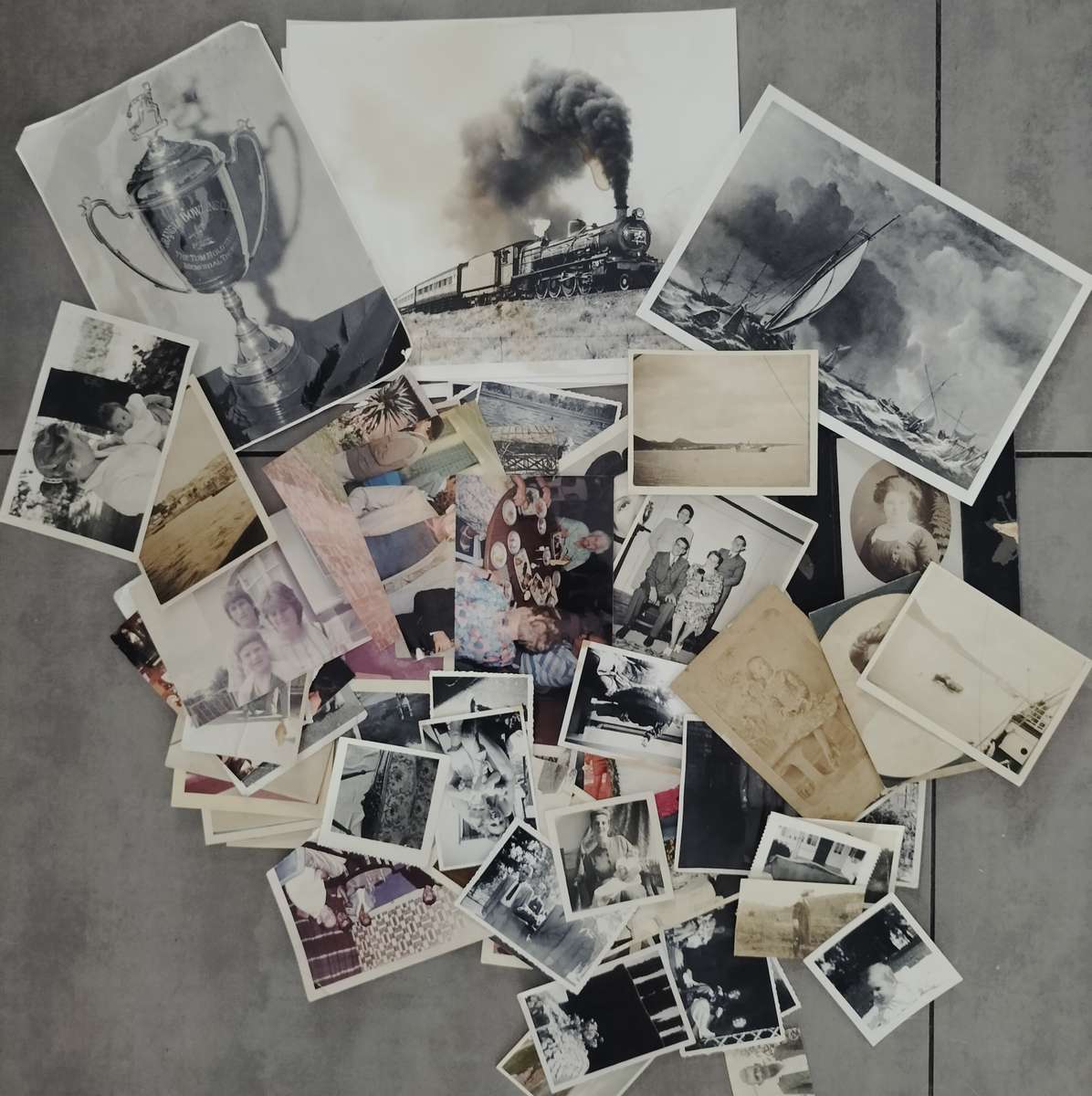 Vintage photographs (mix of 100+)