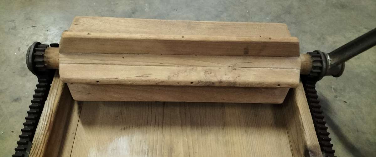 Vintage butter roller (80 x 50cm)